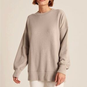 Abercrombie & Fitch Split Hem Soft AF Sweatshirt